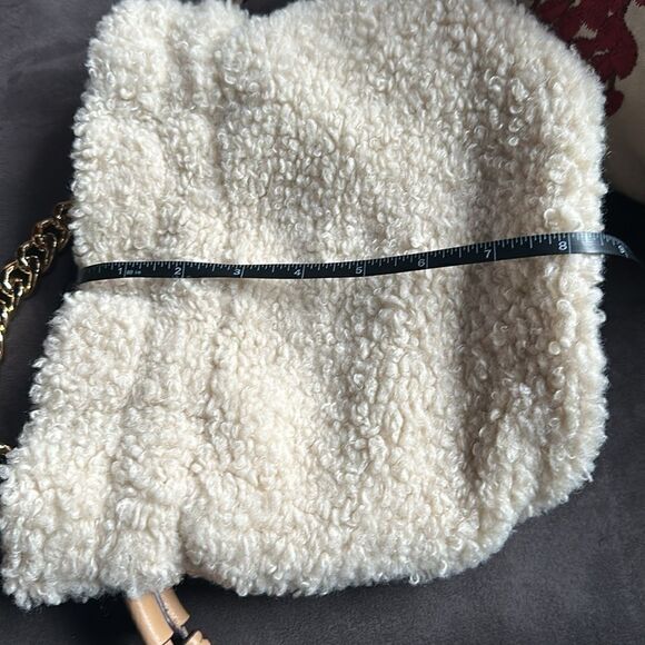 Kelly & Katie Purse Faux Fur Plush Lylla Bucket Bag Wrist Arm Chain - Picture 5 of 7